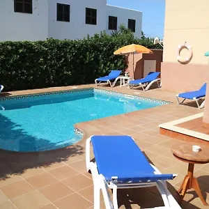 Spectacular With Swimmingpool In Cala Blanca Сasa de vacaciones